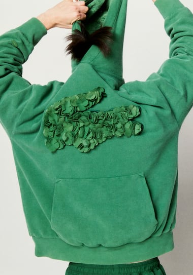 Lacoste Collection Broderie par Lacoste et la Maison Lemarié.