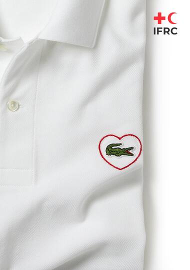 Lacoste soutient les volontaires de la Croix-Rouge et du Croissant-Rouge