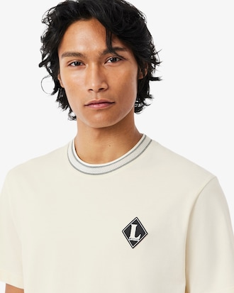 Franz&ouml;sisches T-Shirt mit Badge-Akzent