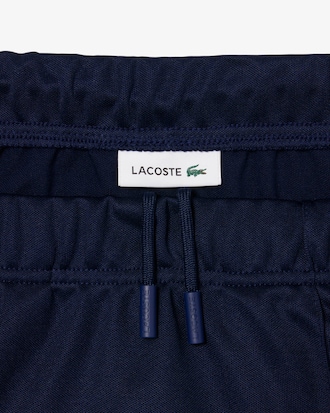 Kurzer Rock mit Taschendetail