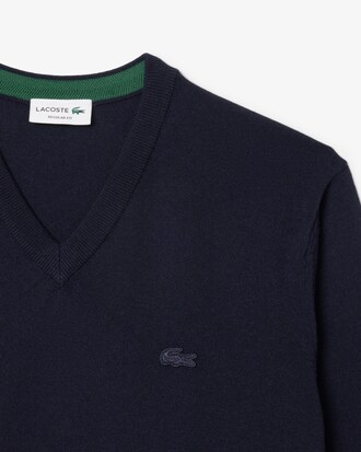 Einfarbiger Pullover aus Merinowolle mit V-Ausschnitt