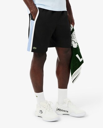 Leichte Tennisshorts mit Colorblock-Streifen