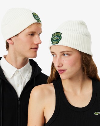M&uuml;tze aus Rippstrickwolle mit Badge