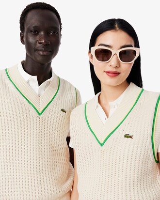 Ärmelloser Pullover mit Häkeloptik