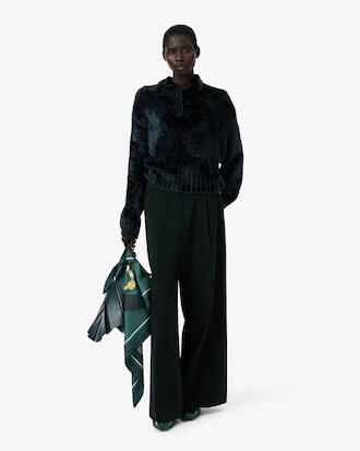 Bedrucktes, quadratisches Seidentuch Runway