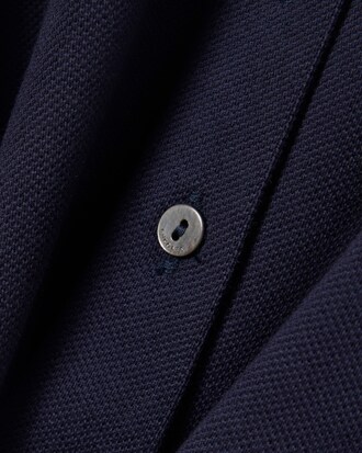 Ausgestelltes Kleid aus Petit Piqu&eacute; mit Badge-Akzent