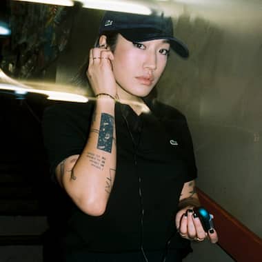 black short sleeve polo shirt worn by Peggy Gou