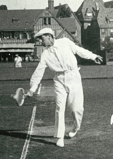 René Lacoste si allena a Forest Hills prima del torneo, 1927 © DR.