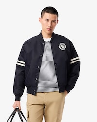 Bomberjacke aus wasserabweisendem Nylon mit gesticktem Badge