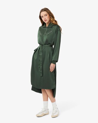Kleid mit Gürtel und langen Ärmeln