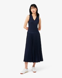 Langes, &auml;rmelloses Faltenkleid