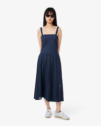 Langes Faltenkleid mit Trägern