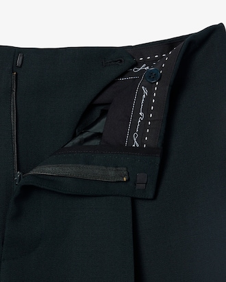 Taillierte Hose aus Wolle mit weitem Schnitt