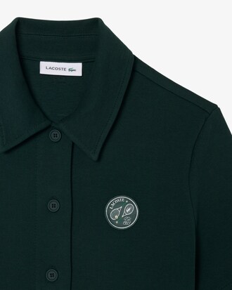 Vestito in piqu&eacute; con colletto a polo e stemma tennis