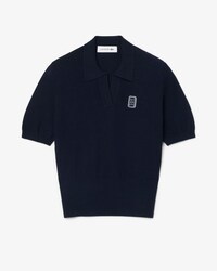 Regular Fit-Polohemd aus Strickmaterial mit offenem Kragen und Badge-Akzent