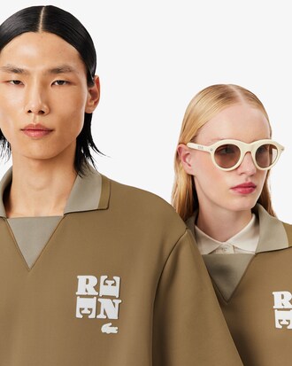 &Uuml;bergro&szlig;es Polohemd Runway aus Satin mit Badge-Akzent