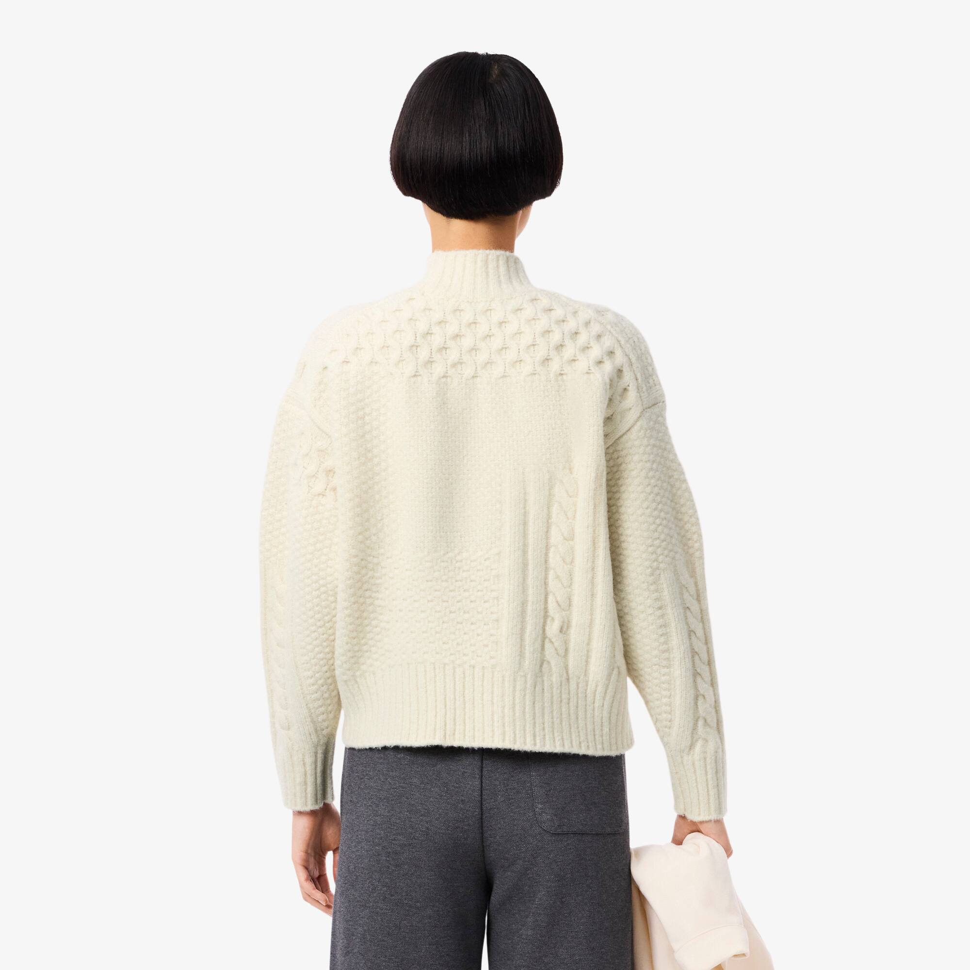 Thumbnail - Lacoste Wollpullover mit Patchwork-Effekt und hohem Kragen - Creme Size 34