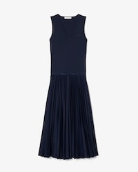Langes, &auml;rmelloses Faltenkleid
