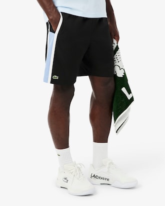 Leichte Tennisshorts mit Colorblock-Streifen