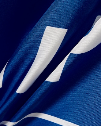 Quadratisches Seidentuch Runway mit Print