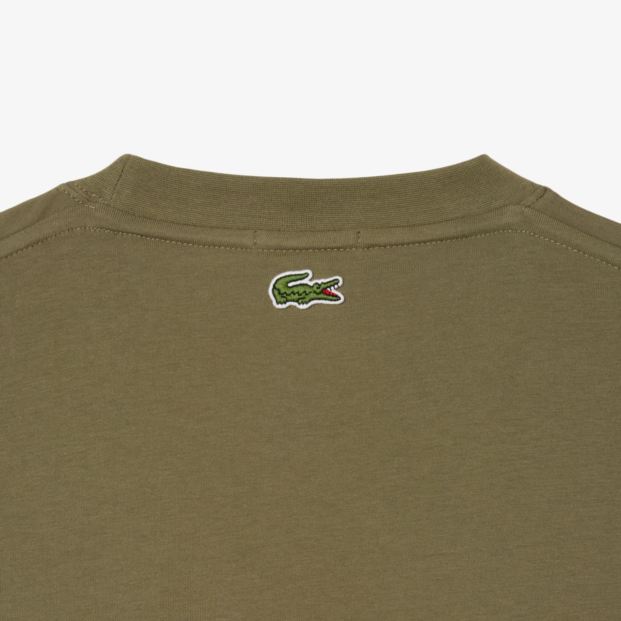 Thumbnail - Lacoste T-Shirt aus Baumwolle mit Signatur-Print - Khaki Grün Size XXL