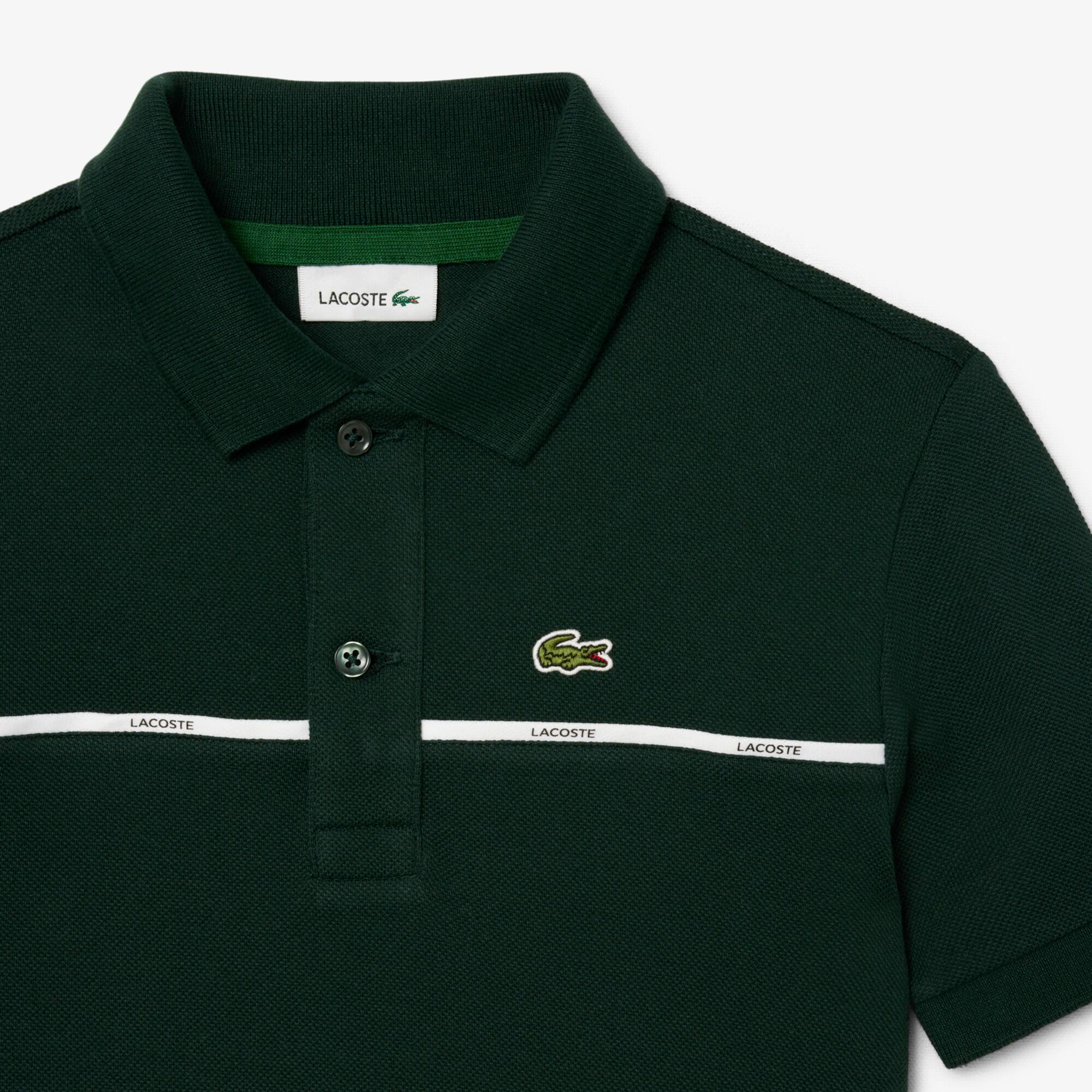 Thumbnail - Lacoste Polohemd aus Petit Piqué mit Kontraststreifen - Sinople Grün Size 9 - 10A
