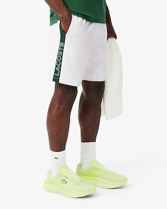 Pantal&oacute;n corto deportivo de tafet&aacute;n diamantado con franja en contraste