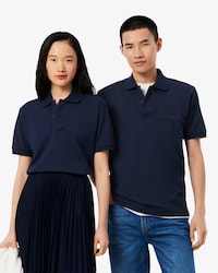 Polo de corte cl&aacute;sico con detalles de marca en relieve