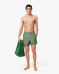 Short de baño con estampado de cocodrilo