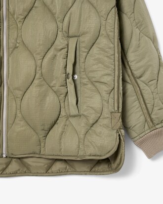 Chaqueta corta con insignia hidrófuga
