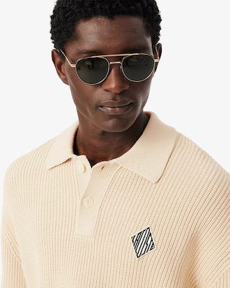 Jersey con cuello polo de punto de canal&eacute; perlado con insignia en contraste