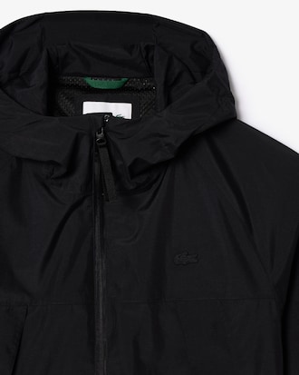 Chaqueta con capucha ligera hidrófuga