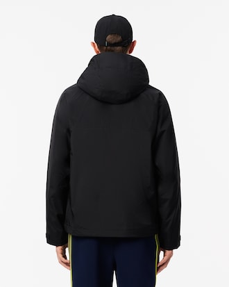 Chaqueta con capucha ligera hidrófuga