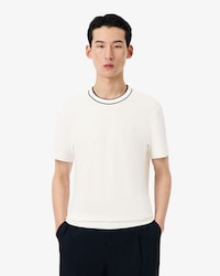 Camiseta de piqu&eacute; el&aacute;stico con cuello de rayas