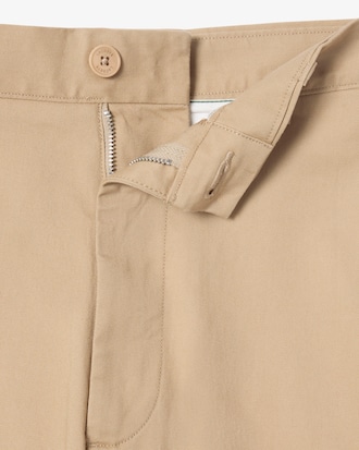 Pantal&oacute;n chino de corte amplio de algod&oacute;n el&aacute;stico