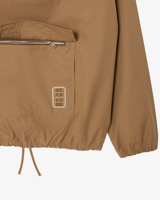 Chaqueta de 1/2 cremallera de lona hidr&oacute;fuga con insignia