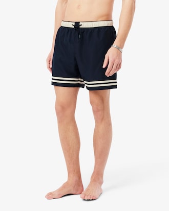 Short de ba&ntilde;o Lacoste con rayas en contraste de largo medio