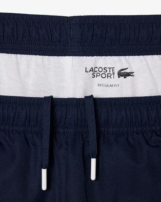 Pantal&oacute;n de ch&aacute;ndal con estampado de tenis