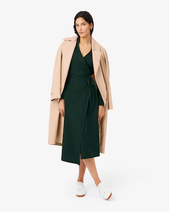Vestido cruzado con cuello polo y corte ajustado