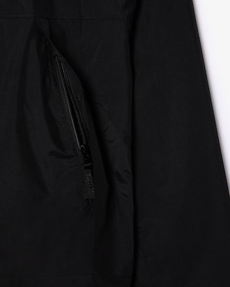 Chaqueta con capucha ligera hidrófuga