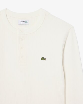 Camiseta con botones de punto gofrado