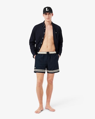 Short de ba&ntilde;o Lacoste con rayas en contraste de largo medio