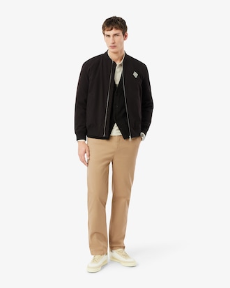 Pantal&oacute;n chino de corte regular de sarga de algod&oacute;n