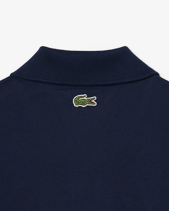 Polo de corte cl&aacute;sico con detalles de marca en relieve