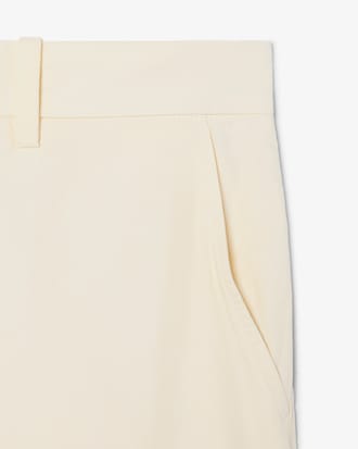 Pantal&oacute;n chino de corte regular de sarga de algod&oacute;n