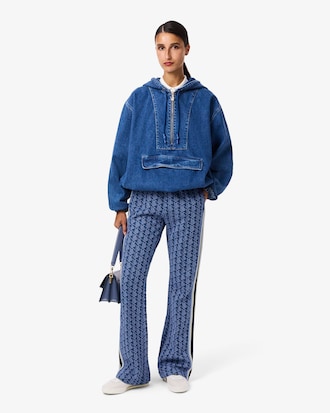 Pantal&oacute;n de ch&aacute;ndal acampanado con monograma