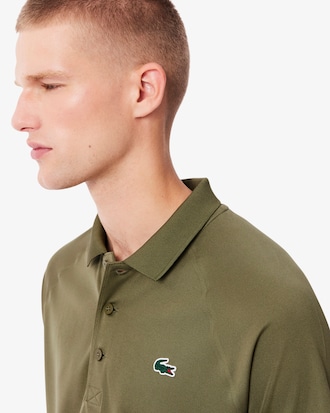 Polo de corte regular con protecci&oacute;n UV