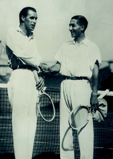 René Lacoste et William Tilden s’apprêtent à disputer la finale du championnat des États-Unis à Forest Hills en septembre 1927.