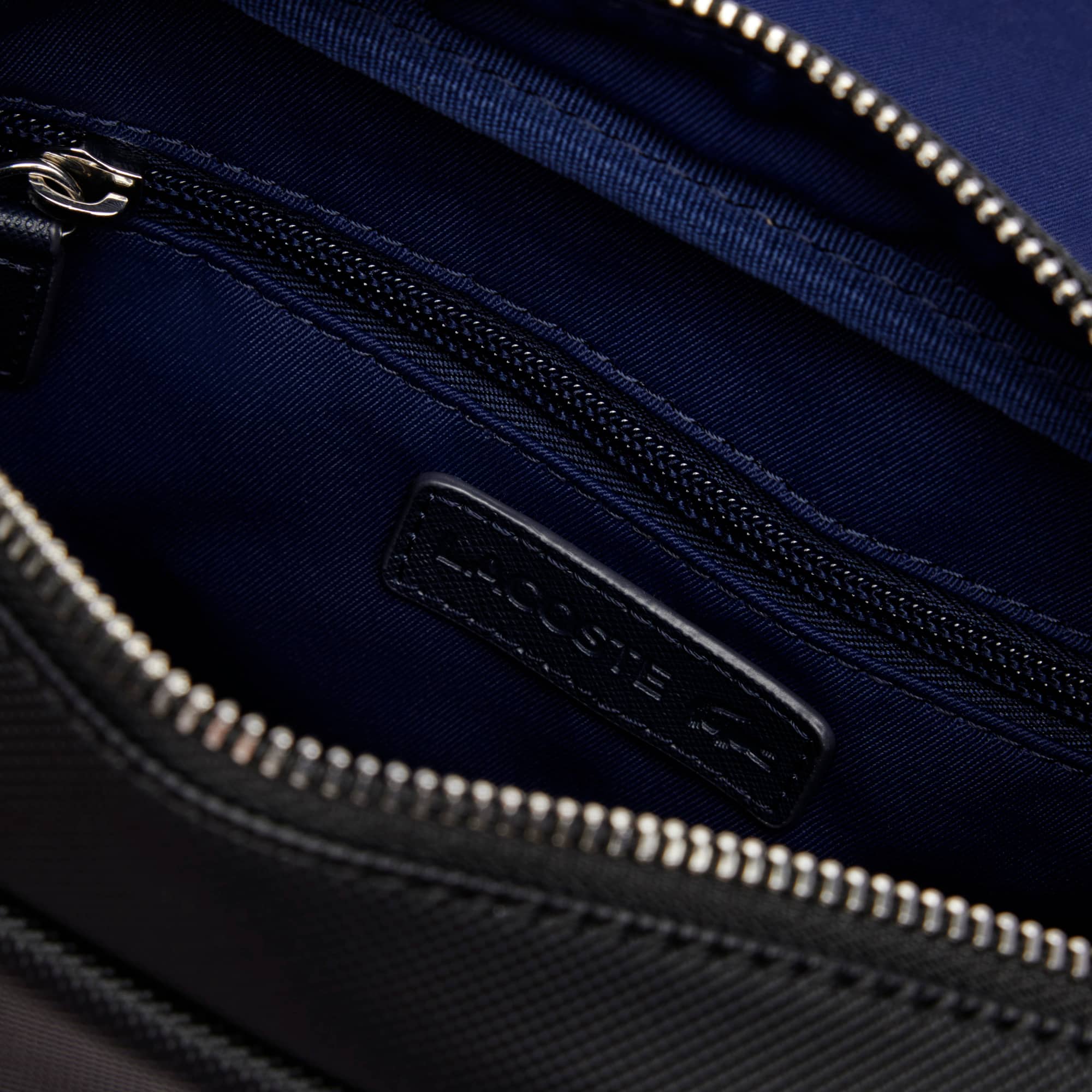 LACOSTE ★ Men's Classi.c messenger Bag 無料送料 Men's Classic Messenger Bag - Bags - New In 2025 | Lacoste