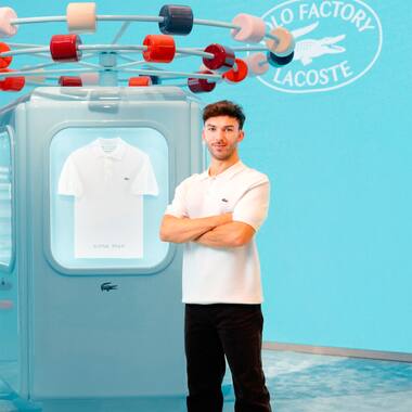 Pierre Gasly in der Lacoste Polo Factory